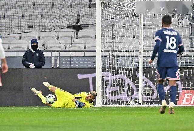 开云网页版-包含法甲精彩纷呈，比分2-1，比赛中精彩远射，控球时间55%，传球成功率82%的词条