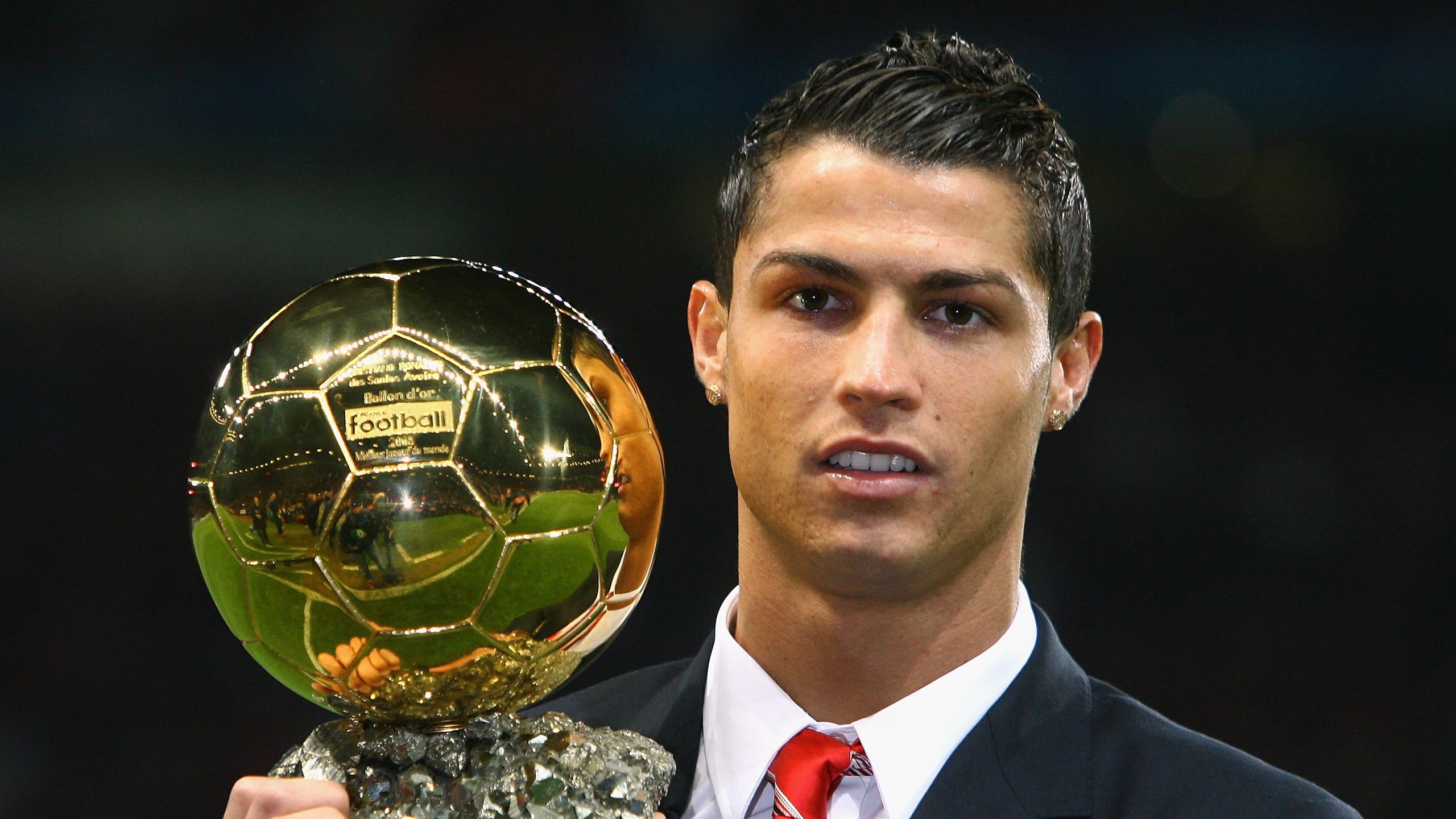 “法甲明星闪耀全场,引领球队迈向胜利”,法甲十大球星